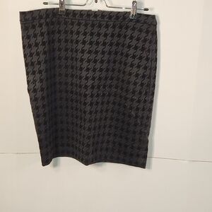LOFT Black and Gray Houndstooth Pencil Skirt